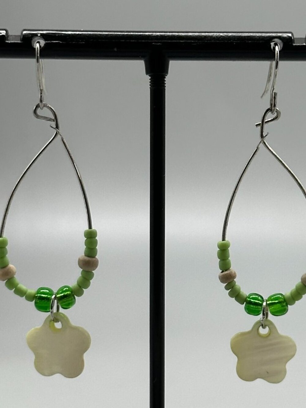 3/$30 White Shell Flower Dangle Earrings Silver Tone Green Beaded Floral